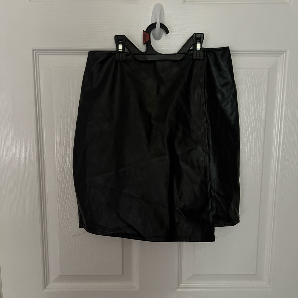 Windsor Black Mini Skirt